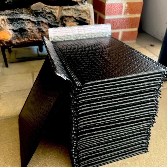 Black Bubble Mailer (12) 6x9 Padded Waterproof Envelope Shipping Office Supplies - Picture 1 of 7